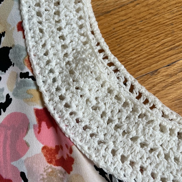 ELIZABETH & JAMES SLEEVELESS BLOUSE - Picture 5 of 7